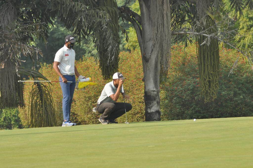 Veer Ahlawat lines up a putt during a tournament on the PGTI.