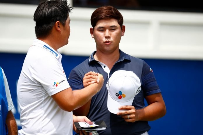(L-R) Sungjae Im of Korea and Si Woo Kim of South Korea on the 18th green during the final round of the Wyndham Championship at Sedgefield Country Club in Greensboro, North Carolina. (Photo by Jared C. Tilton/Getty Images)