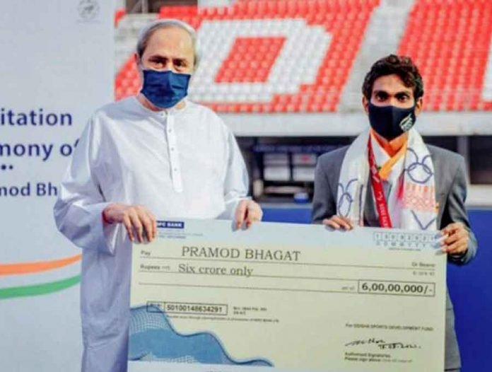 Tokyo Paralympics gold medallist Pramod Bhagat receives ₹ 6 crore, job from Odisha Government