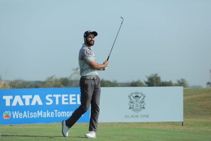 Rediscovering strengths helped Pukhraj Singh Gill shoot a flawless seven-under 64 on the opening day of the Golconda Masters in Hyderabad on Thursday.