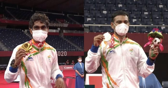 Pramod Bhagat (left) and Manoj Sarkar pose with their medals in Men's Badminton Individual SL3 classification at the Tokyo Paralympics.